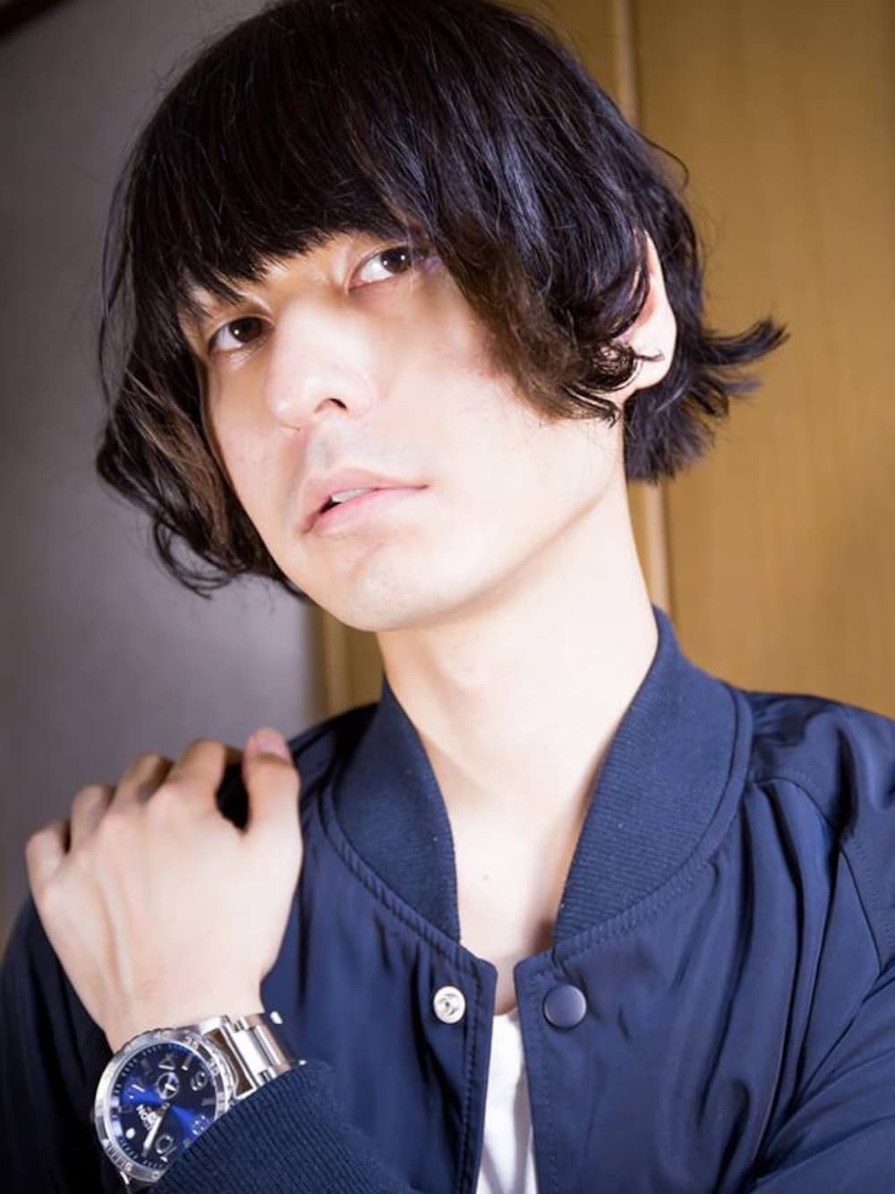 「パーマ、ボブ、おっさん、中年、前髪ぱっつん」｜「HAREのスポーツブルゾン（ブルゾン、ブルー系）」を使った、たすくさん（メンズ・178cm）の秋コーディネートの1枚目の写真