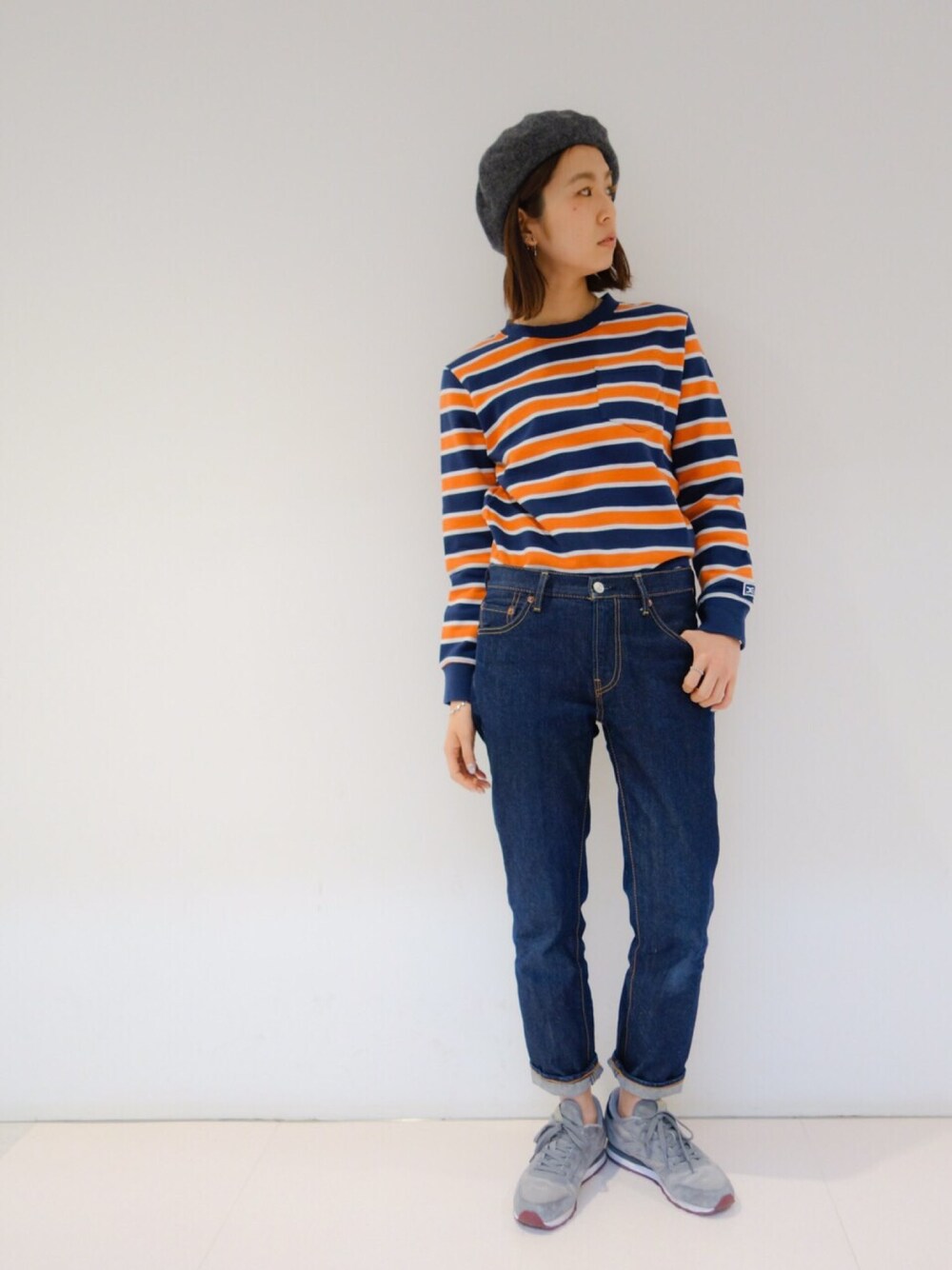 「x-girl、ボーダー、オレンジ、トップス、おすすめ、デニム」｜「X-girlのTRI-COLOR STRIPE SWEAT ZIP TOP（スウェット、ブルー系）」を使った、中村 えりさん（レディース・164cm）の冬コーディネートの1枚目の写真