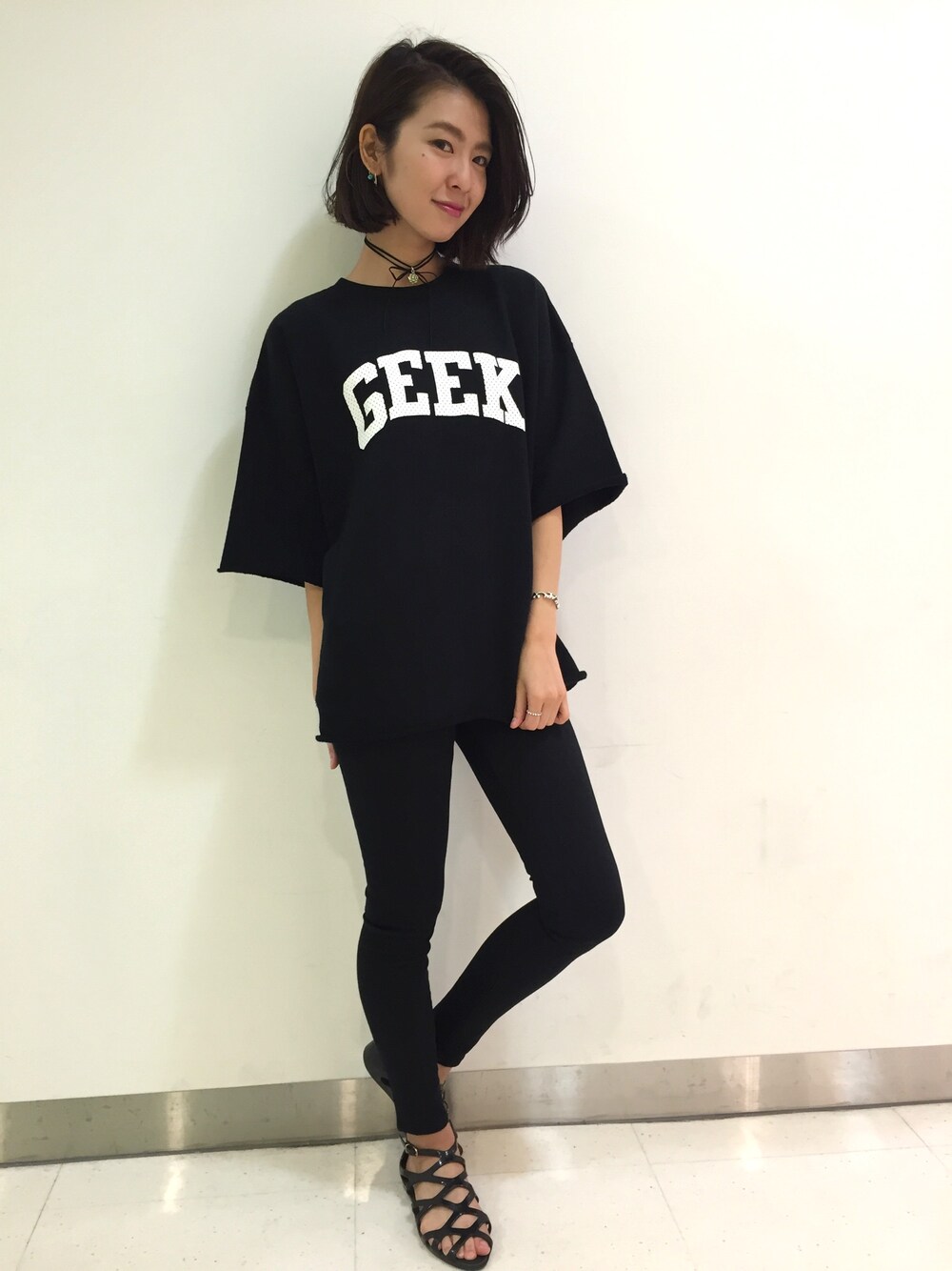 「x-girl、モノトーン、オトナカジュアル、カジュアル、原宿、ストリート、秋服、シンプル」｜「X-girlのBOYS BIG SWEAT S/S TOP /スウェット/半端丈/七分袖/ビッグサイズ/ゆったりめ/トレンド（スウェット、ブラック系）」を使った、中村 えりさん（レディース・164cm）の夏コーディネートの1枚目の写真
