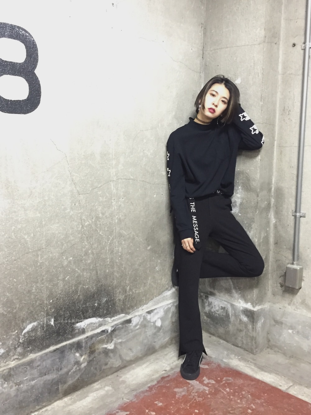 「x-girl、ブラック、ストリート、ラフォーレ原宿、原宿、カジュアル、スターター、starter、モノトーン」｜「X-girlの【X-girl×Starter Black Label 】 LOGO PRINT TOP（Tシャツ/カットソー、ブラック系）」を使った、中村 えりさん（レディース・164cm）の秋コーディネートの1枚目の写真