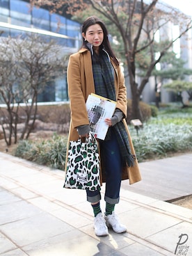 「streetsnap」｜「アイテム（アクセサリー）」を使った、패션맥(passionMaG.co.kr)さん（レディース・168cm）の冬コーディネート