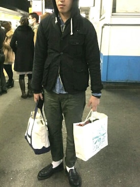 「WOOLRICH（ウールリッチ）のアイテム（ミリタリージャケット）」を使った、shoziさん（メンズ・180cm）の春コーディネート