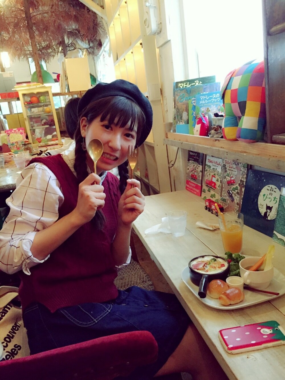 「WEGOのアイテム（シャツ/ブラウス、ホワイト系）」を使った、ホリさん（レディース・160cm）の秋コーディネートの1枚目の写真