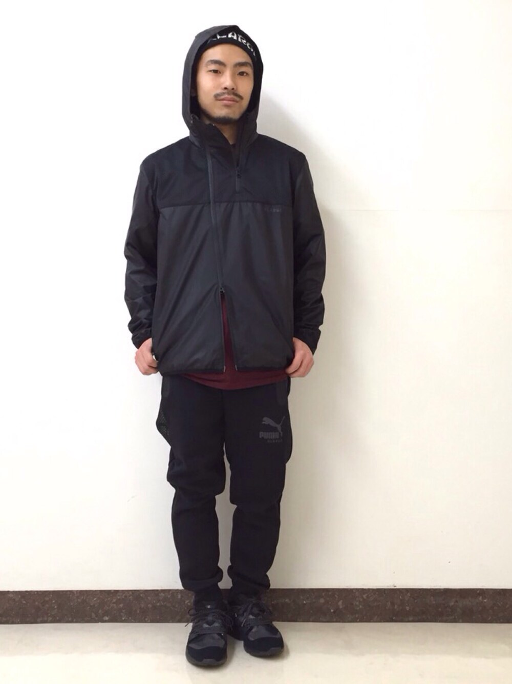 「XLARGE®、PUMA」｜「PUMAの【XLARGE×PUMA】 PUMA XL WOVEN JACKET / プーマ （ブルゾン、ブラック系）」を使った、石井 智大さん（メンズ・162cm）の冬コーディネートの1枚目の写真