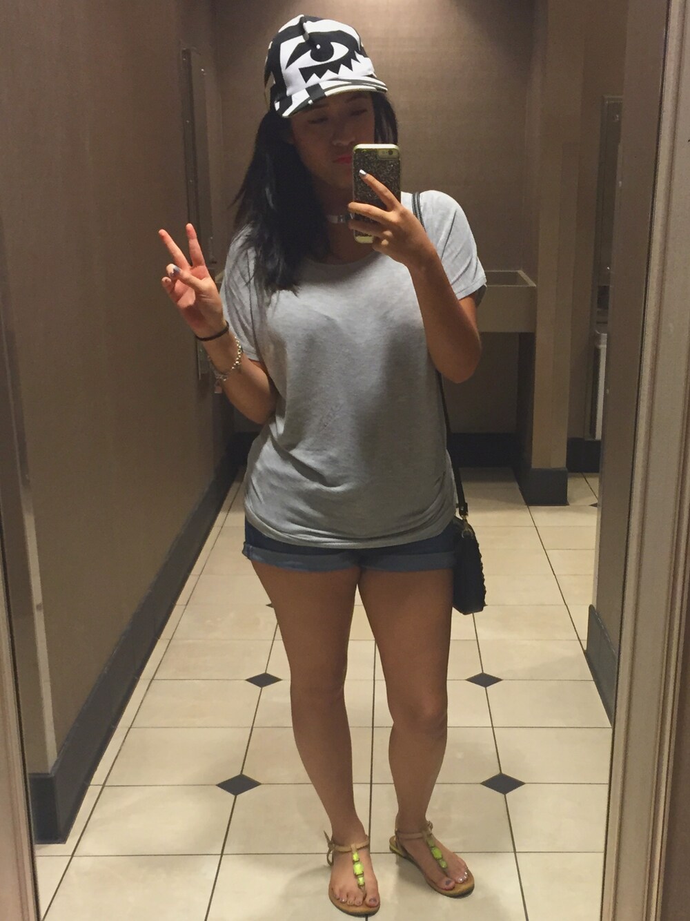 「summer、casual、CAP、sandal、FOREVER 21、H&M、kesh、shirts、shorts、short hair」｜「Keshのアイテム（キャップ、ホワイト系）」を使った、Kariさん（レディース・157cm）の夏コーディネートの1枚目の写真