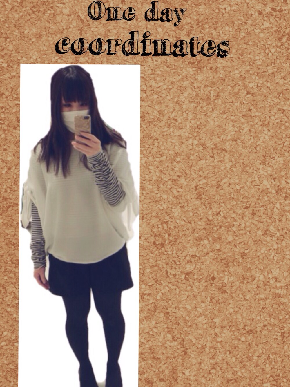 ホワイト系のニット/セーター、ブラック系のTシャツ/カットソーを着用したレディースの春コーディネートの1枚目の写真