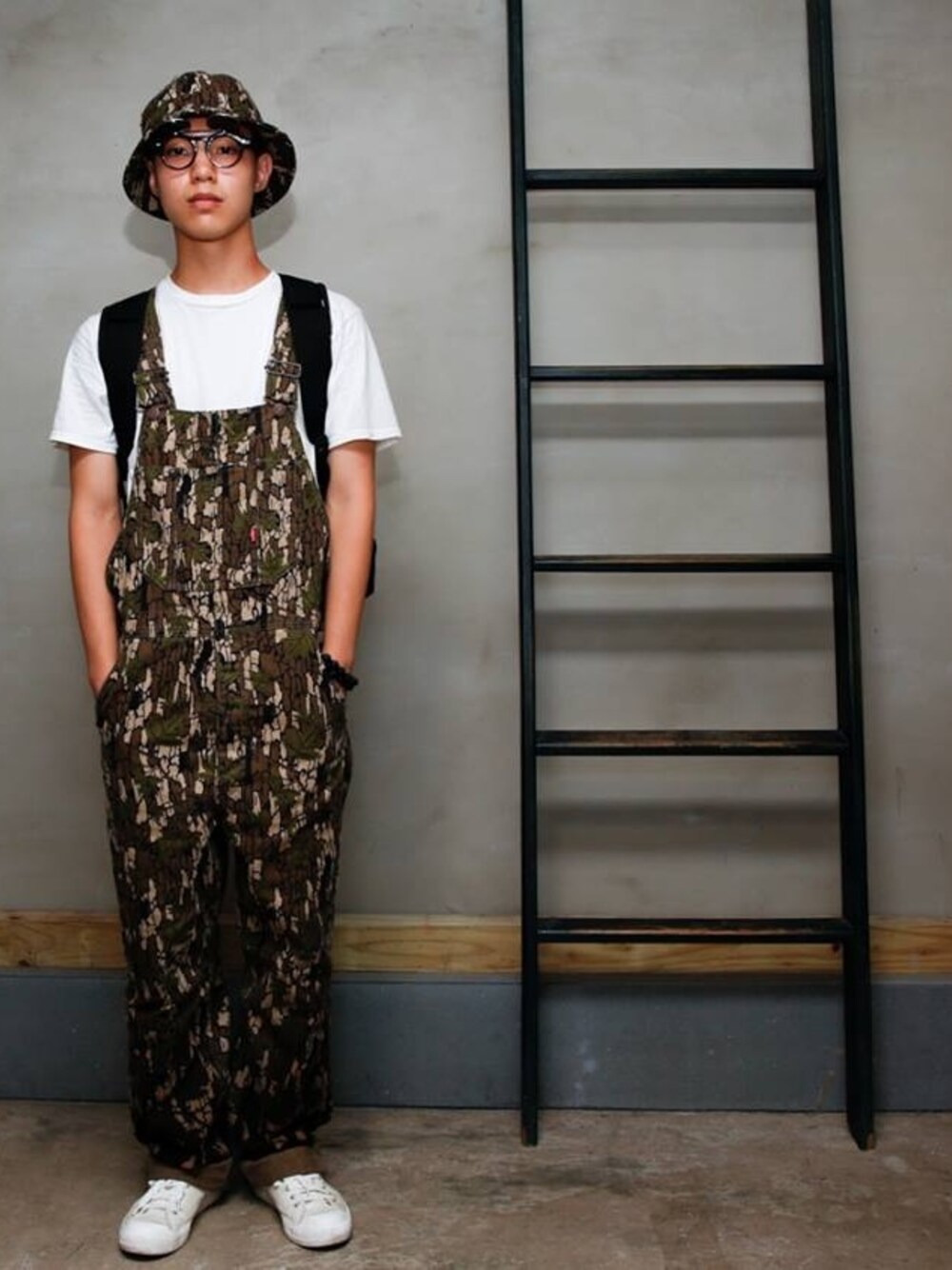 「70s、Taiwan、TAIPEI」｜「Supreme のアイテム（つなぎ/オールインワン、その他）」を使った、Lukerさん（メンズ・170cm）の夏コーディネートの1枚目の写真