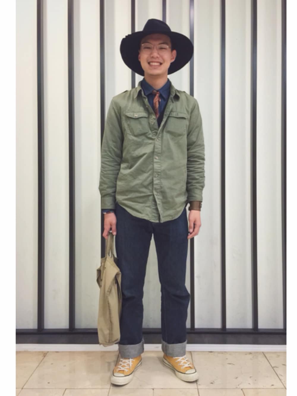 「Taichung、Taiwan、KIJIMA TAKAYUKI、converse」｜「LOWRYS FARMのアイテム（ピーコート、グリーン系）」を使った、Lukerさん（メンズ・170cm）の冬コーディネートの1枚目の写真