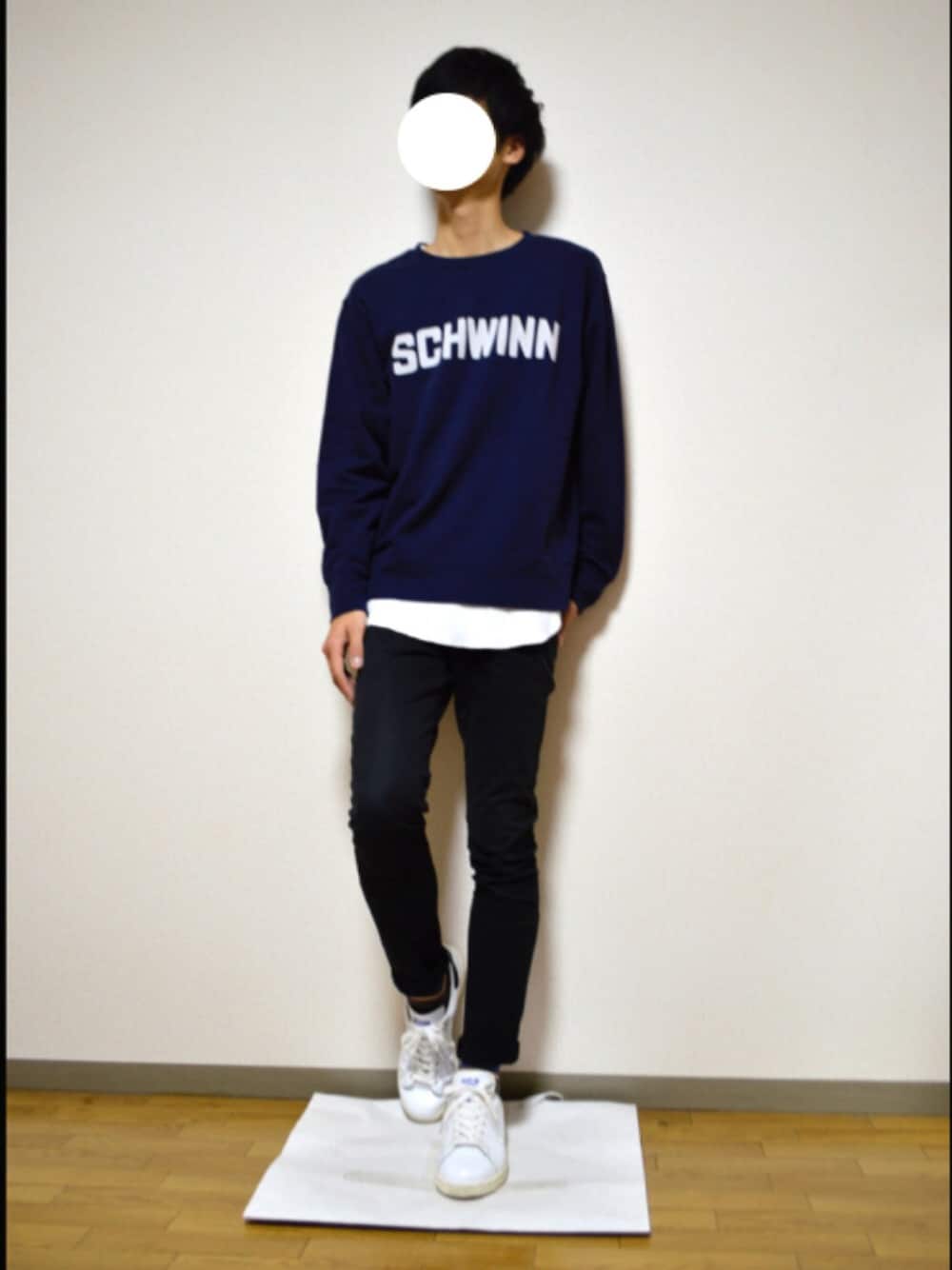 「秋コーデ、カジュアル、大人カジュアル、スキニー、ユニクロ、スニーカー、スウェット、UNIQLO、adidas」｜「UNIQLOのアイテム（スウェット、ブルー系）」を使った、ryo_kandaさん（メンズ・175cm）の秋コーディネートの1枚目の写真