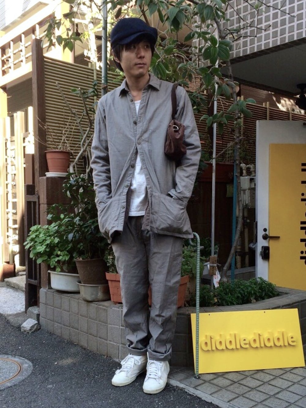 「diddlediddle、NIKE、古着、Martin Margiela、グレー、キャスケット、スニーカー、東京、原宿」｜「diddlediddleのアイテム（ブルゾン、グレー系）」を使った、塩谷優太しおやゆうたさん（メンズ・175cm）の冬コーディネートの1枚目の写真