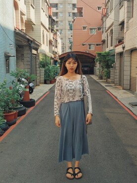 「アイテム（ビーチサンダル、ブラック系）」を使った、李蘑菇狗さん（レディース・160cm）の秋コーディネート