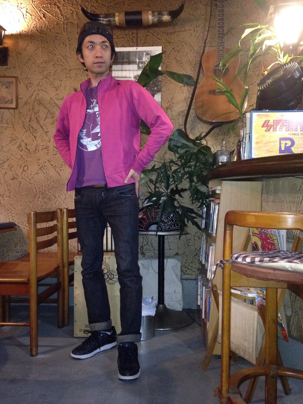 「ジャージ、ニットキャップ、ディズニー」｜「The DUFFER of ST.GEORGEのアイテム（ニットキャップ/ビーニー、グレー系）」を使った、ryotaさん（メンズ・168cm）の冬コーディネートの1枚目の写真