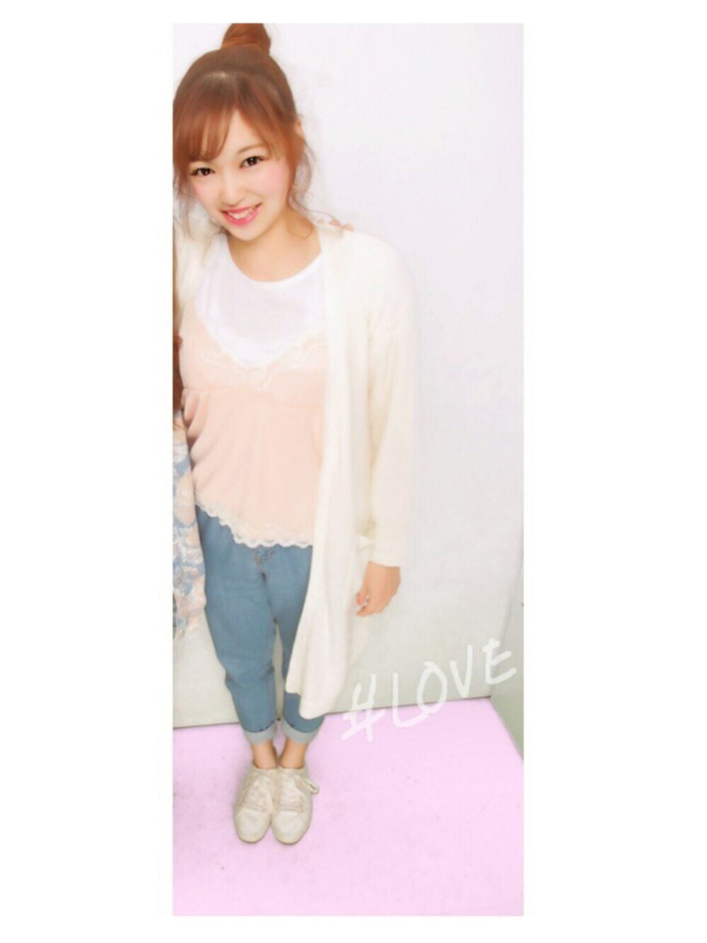 「one after another NICE CLAUP、nice claup、ロングカーディガン、ビスチェ、スニーカー、カジュアルミックス、春コーデ、ランジェリービスチェ」｜「one after another NICE CLAUPの【ナイスクラップ】ロングカーディガン（カーディガン/ボレロ、ホワイト系）」を使った、ひまりんさん（レディース・161cm）の春コーディネートの1枚目の写真