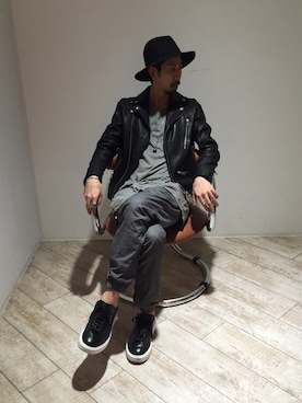 「DIESEL（ディーゼル）のアイテム（ライダースジャケット、ホワイト系）」を使った、モーシーさん（メンズ・179cm）の秋コーディネート