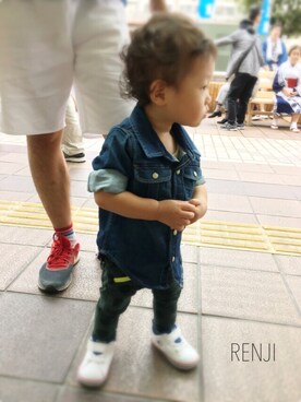 「babyGAP（babyGAP）のアイテム（シャツ/ブラウス、ブルー系）」を使った、RENJI ★さん（キッズ・80cm）の秋コーディネート