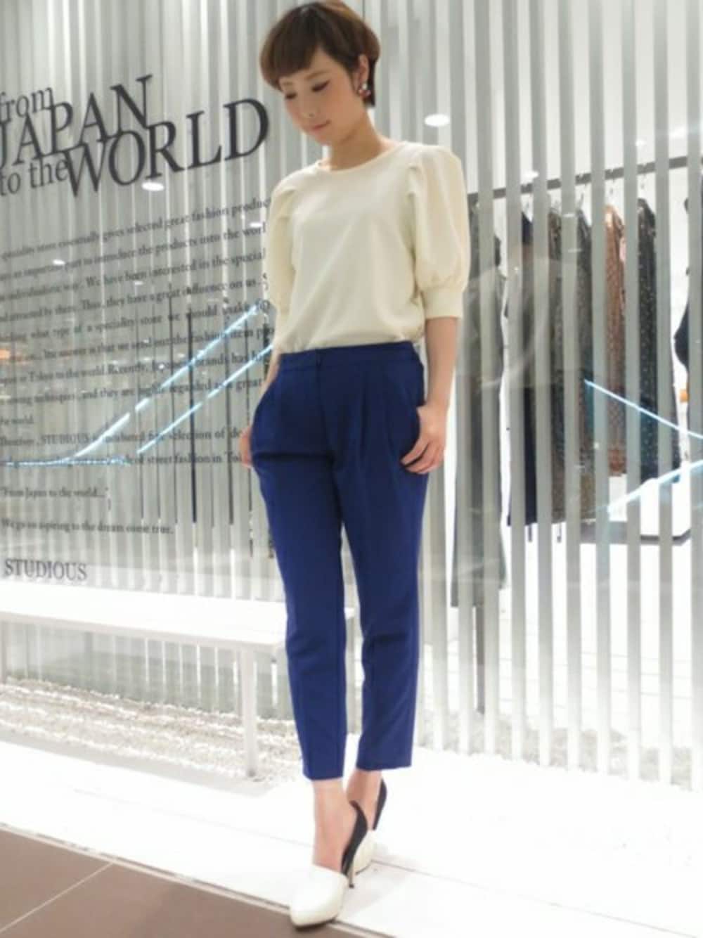 「ホワイト、春、パフ」｜「STUDIOUSのSTUDIOUS パフスリーブブラウス（シャツ/ブラウス、ホワイト系）」を使った、藤田さん（レディース・165cm）の春コーディネートの1枚目の写真