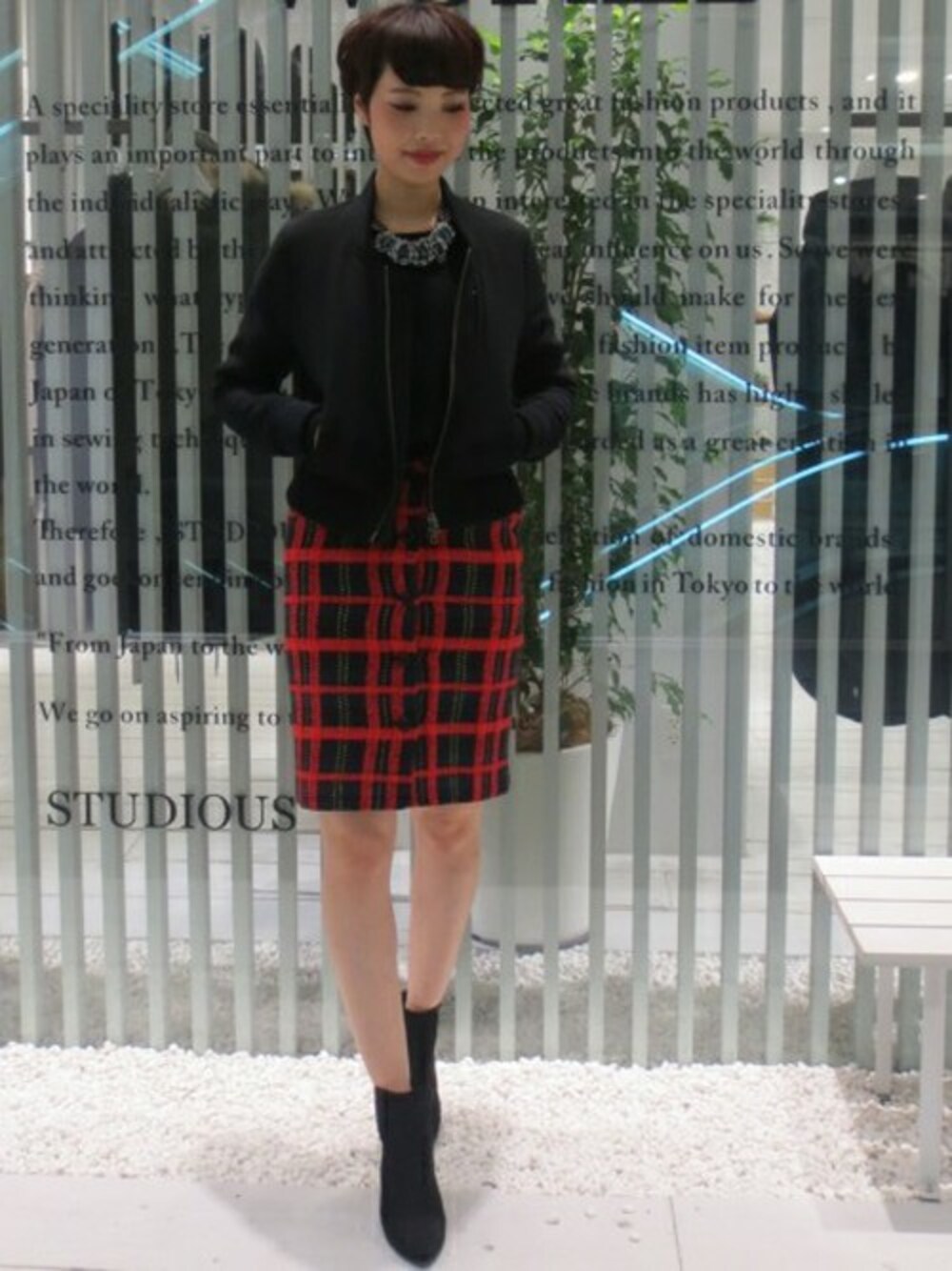 「チェック、ブラック、MA-1」｜「STUDIOUSのSTUDIOUS  ジャガードMA-1（ブルゾン、ブラック系）」を使った、藤田さん（レディース・165cm）の秋コーディネートの1枚目の写真