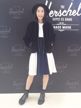 「MONKI（モンキ）のアイテム（スタジャン）」を使った、蔡穎恩さん（レディース・163cm）の秋コーディネート