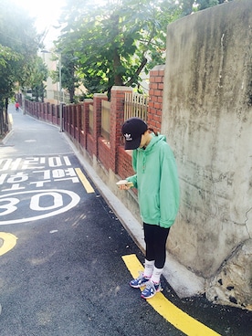 「アイテム（スニーカー、その他）」を使った、스베누さん（レディース・168cm）の秋コーディネート