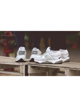 「 グレー」｜「アイテム（シューズ）」を使った、스베누さん（レディース・162cm）の秋コーディネート