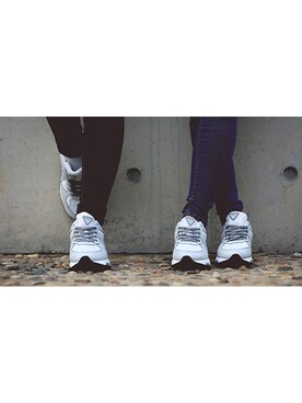 「 グレー」｜「アイテム（シューズ）」を使った、스베누さん（レディース・168cm）の秋コーディネート