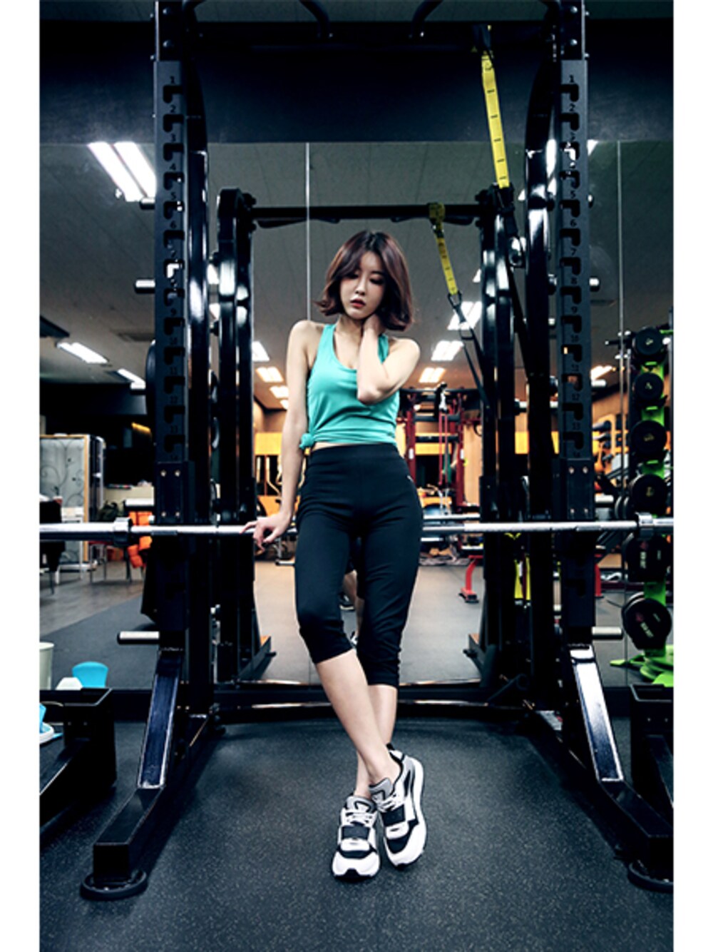 ホワイト系のその他シューズを着用したレディースの冬コーディネートの1枚目の写真