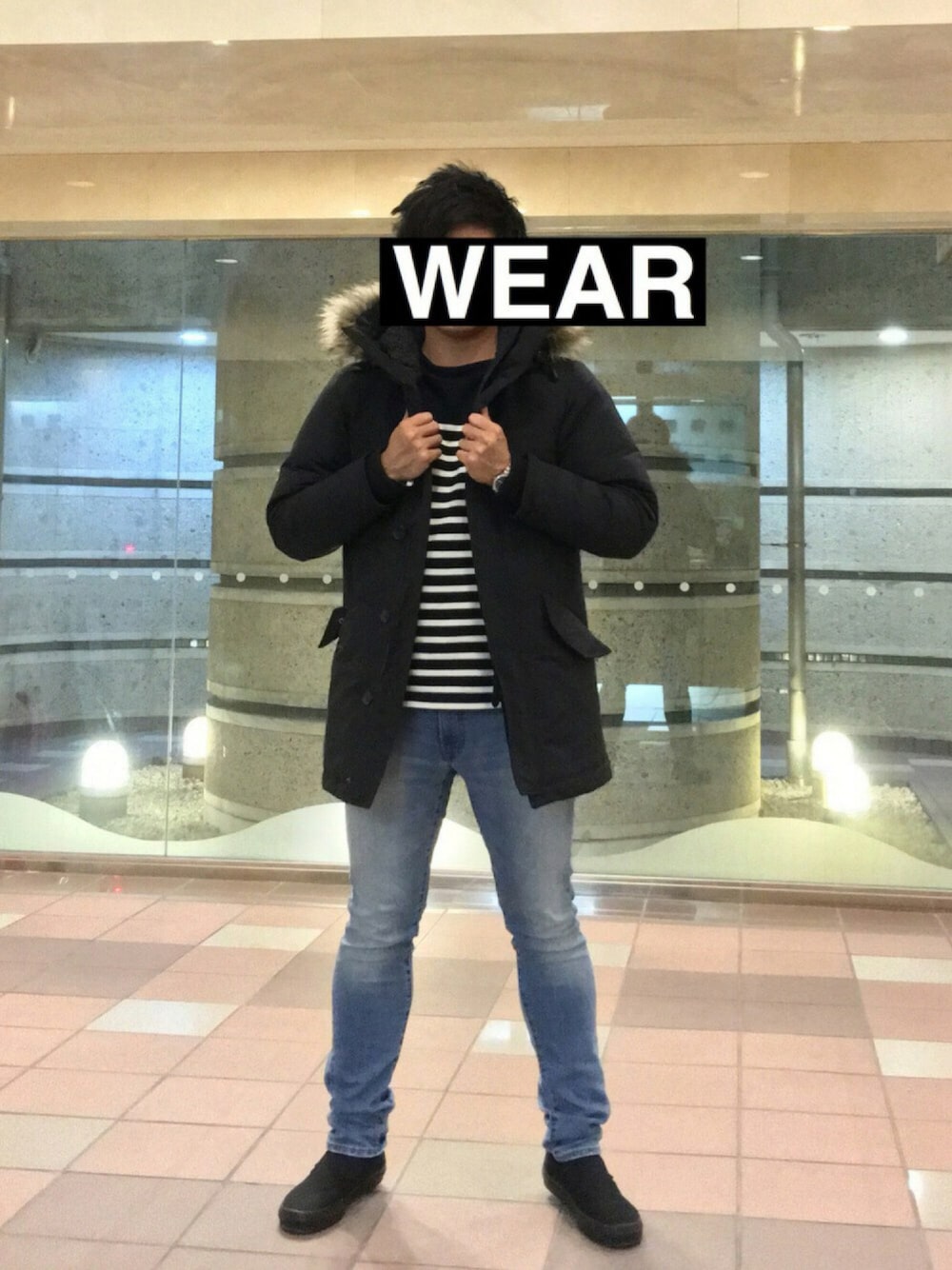 「ダウンジャケット、モノトーン、ユニクロ、チープカシオ」｜「UNIQLOのアイテム（ダウンジャケット/コート、ブラック系）」を使った、まきさん（メンズ・173cm）の春コーディネートの1枚目の写真