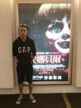 「GAP（ギャップ）のアイテム（パーカー、ホワイト系）」を使った、Sheng Kaiさん（メンズ・176cm）の秋コーディネート