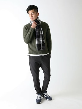 「Johnstons of Elgin（ジョンストンズオブエルガン）のアイテム」を使った、永津雄人さん（メンズ・180cm）の冬コーディネート