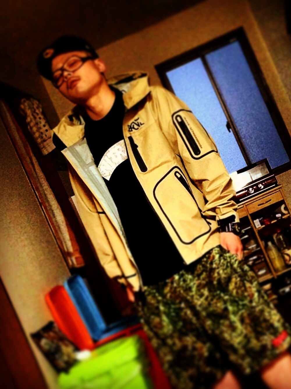 「nitraid、BACK CHANNEL、NIXON、Timberland、NEW ERA」｜「Back Channelのアイテム（ナイロンジャケット、ベージュ系）」を使った、N.M.U.KAZさん（メンズ・175cm）の夏コーディネートの1枚目の写真