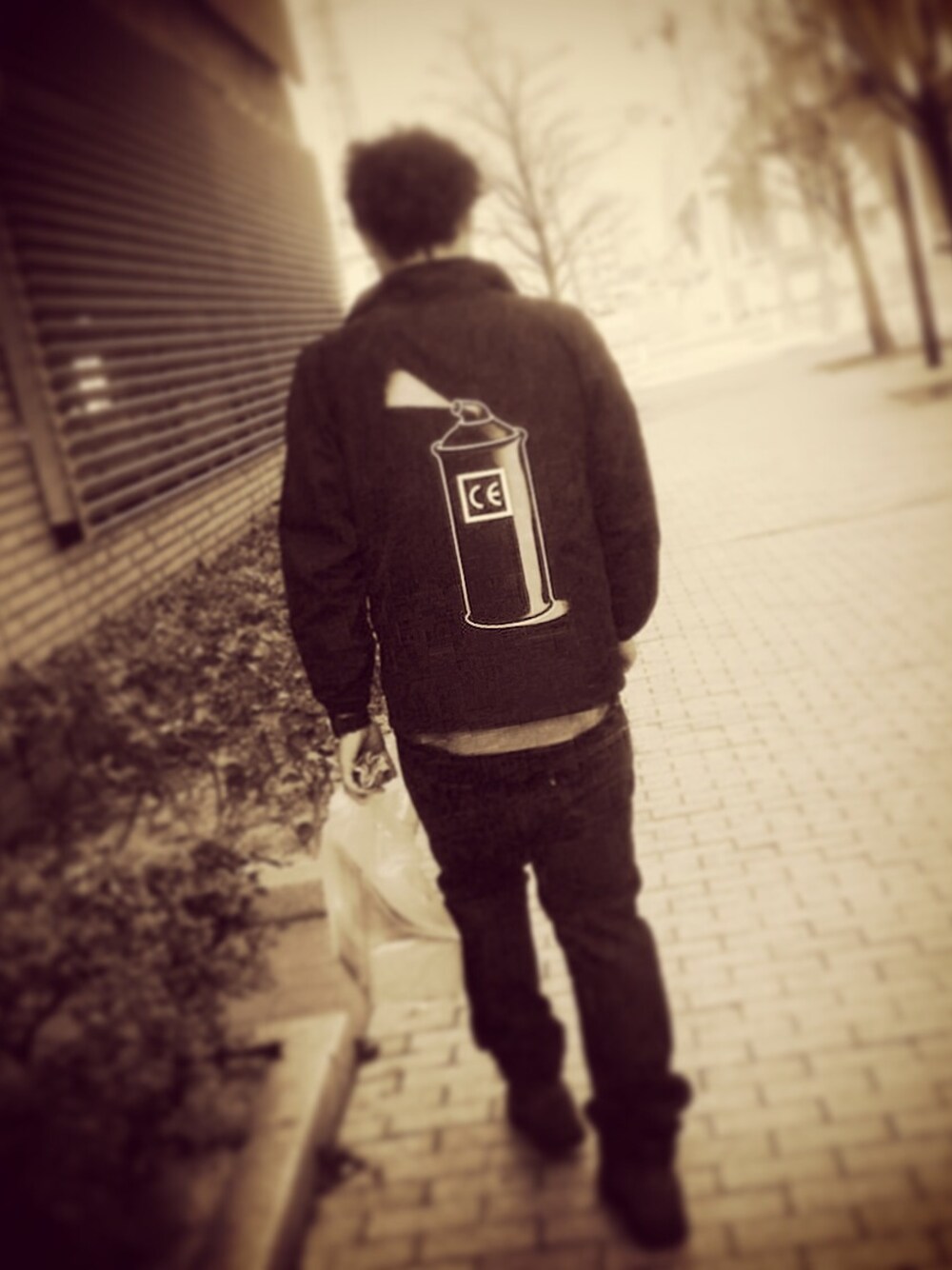 「c.e、スケシン」｜「C.Eのアイテム（Tシャツ/カットソー、ブラック系）」を使った、N.M.U.KAZさん（メンズ・175cm）の秋コーディネートの1枚目の写真