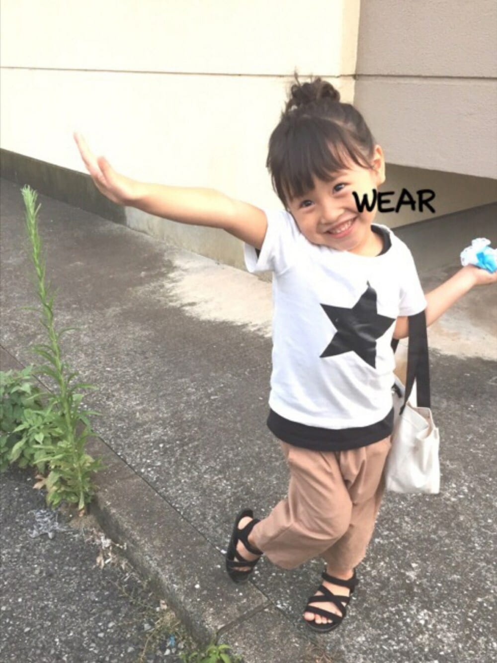「お嬢、コーヒーカラーコーデバトン」｜「HusHusHのスターTシャツ（Tシャツ/カットソー、ピンク系）」を使った、Nさん（キッズ・110cm）の夏コーディネートの1枚目の写真