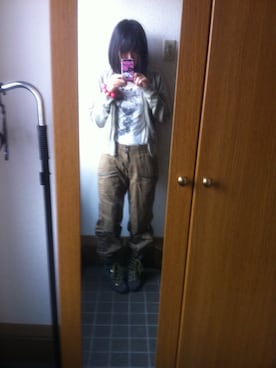 「アイテム（アナログ腕時計、ピンク系）」を使った、ぐみさん（レディース・158cm）の春コーディネート