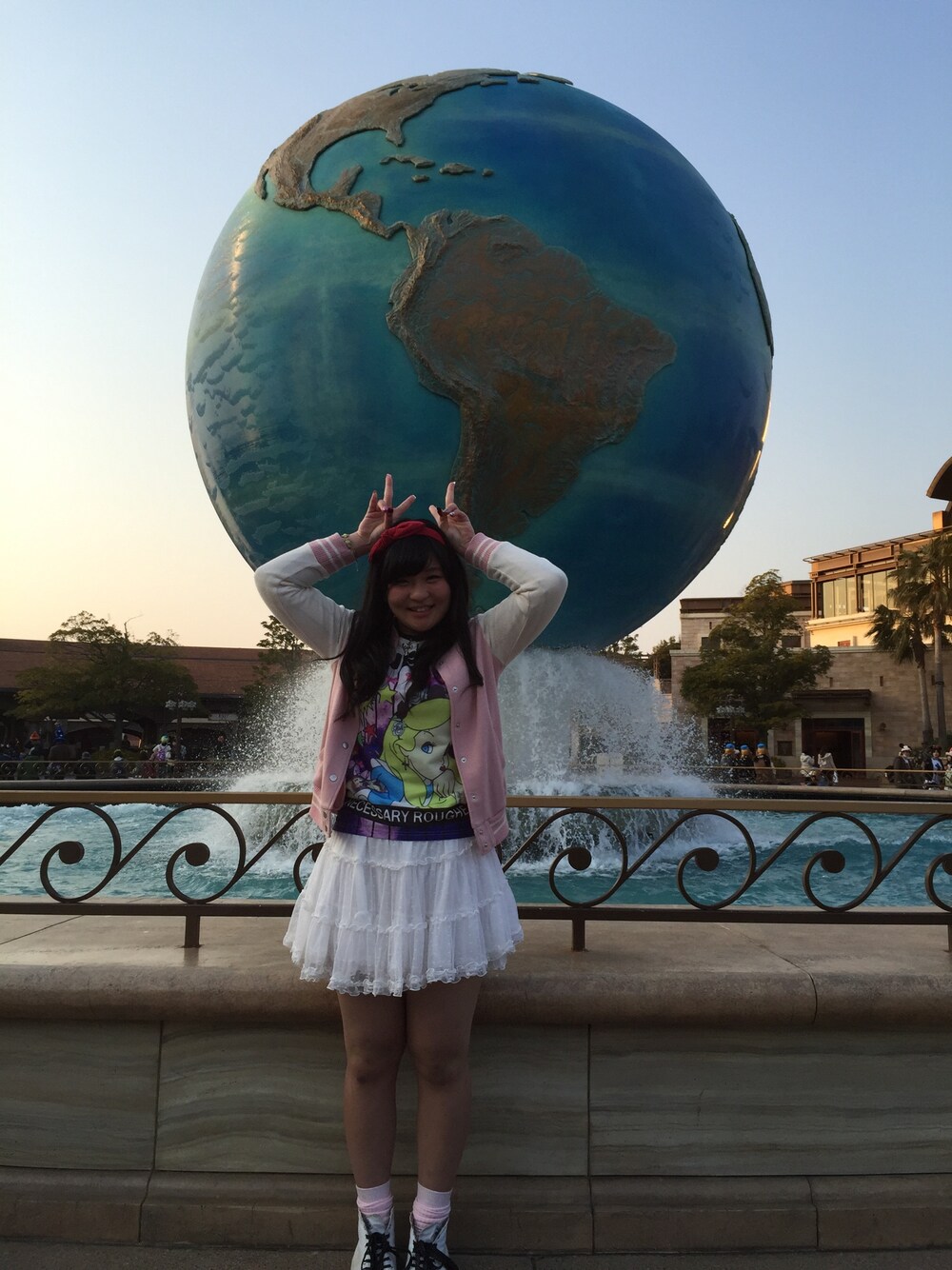 「disney、原宿系、ディズニー」｜「harajukuiiのアイテム（スウェット、ホワイト系）」を使った、maimeloさん（レディース・163cm）の春コーディネートの1枚目の写真