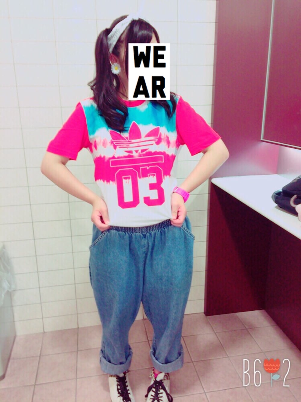 「adidas、adidas originals、red」｜「WEGOのWEGO/バンダナ（バンダナ/スカーフ、ホワイト系）」を使った、maimeloさん（レディース・162cm）の夏コーディネートの1枚目の写真