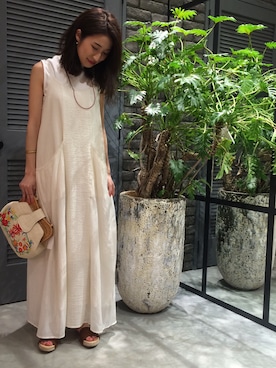 「FREAK'S STORE（フリークスストア）のAPOLIS + FREAK'S STORE/アポリス+フリークスストア　別注 マキシキャミワンピース（ワンピース、ホワイト系）」を使った、つのちゃん／スタッフさん（レディース・154cm）の夏コーディネート