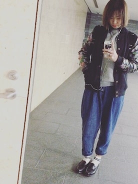 「OBEY」｜「アイテム（デニムパンツ）」を使った、REIKAさん（レディース・168cm）の秋コーディネート
