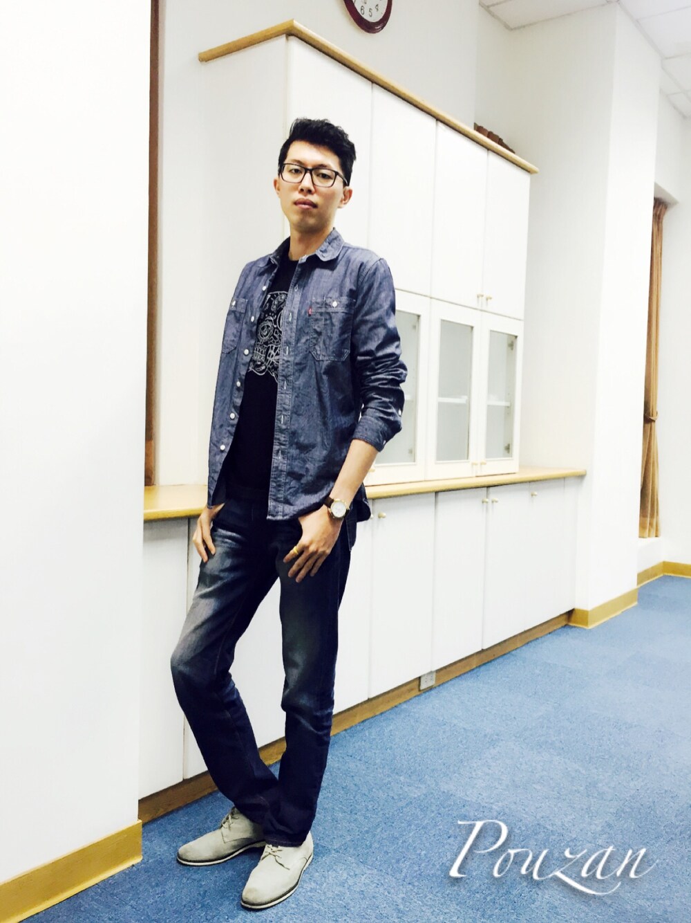 「LACOSTEのアイテム（シューズ、グレー系）」を使った、許卜仁さん（メンズ・179cm）の冬コーディネートの1枚目の写真