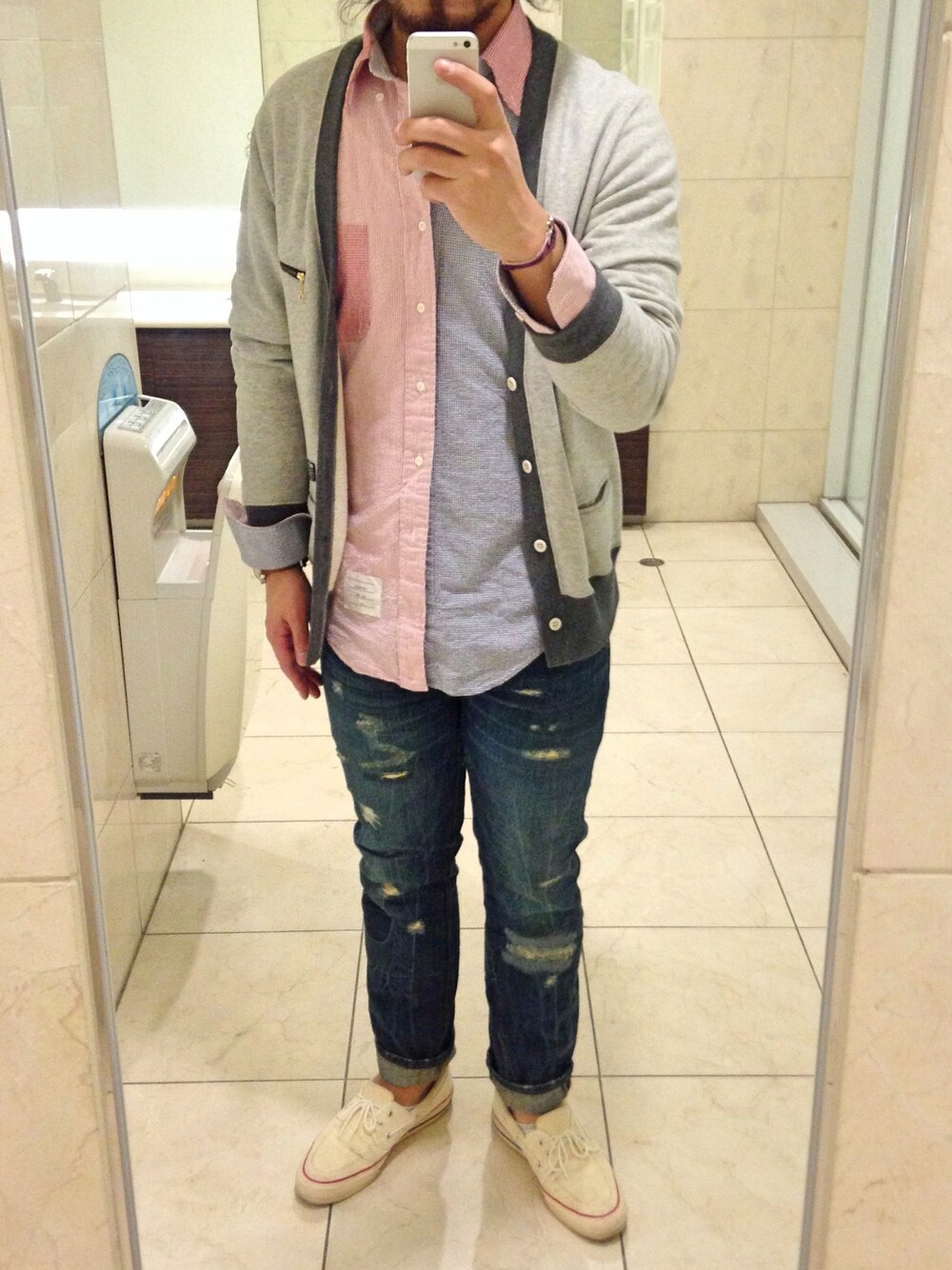 「nonnative、THOMBROWNE、SOPHNET.、soe、THOM BRONWE.」｜「soeのスウェットカーディガン（カーディガン/ボレロ、グレー系）」を使った、hatlogyさん（メンズ・182cm）の春コーディネートの1枚目の写真