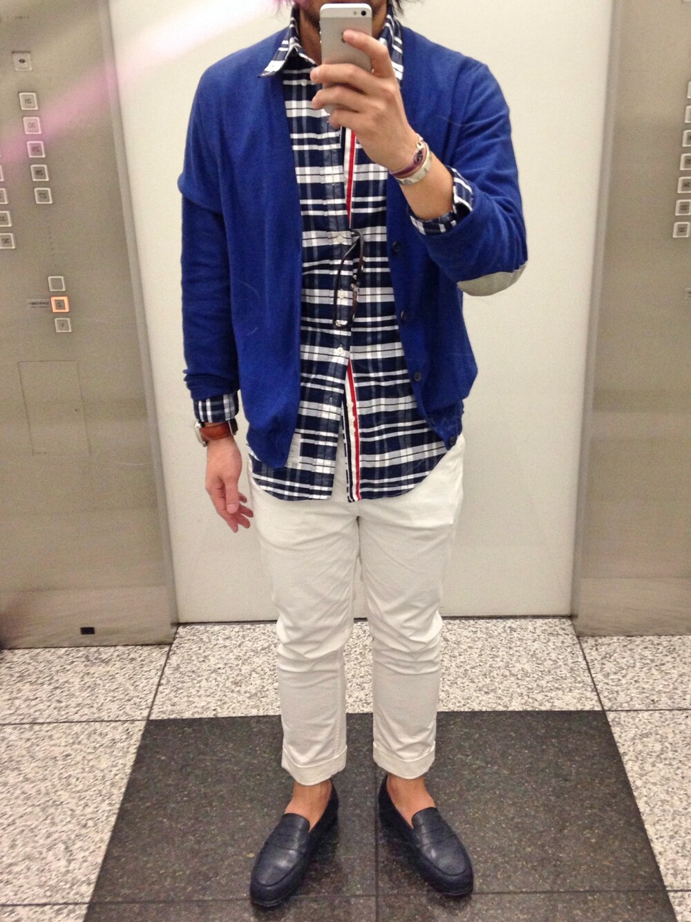 「BEAMS、THOMBROWNE、MartinMargiela、Martin Margiela、J.M.WESTON、PANERAI、THOM BRONWE.」｜「MARTIN MARGIELAのエルボーパッチカーディガン（カーディガン/ボレロ、ブルー系）」を使った、hatlogyさん（メンズ・182cm）の春コーディネートの1枚目の写真
