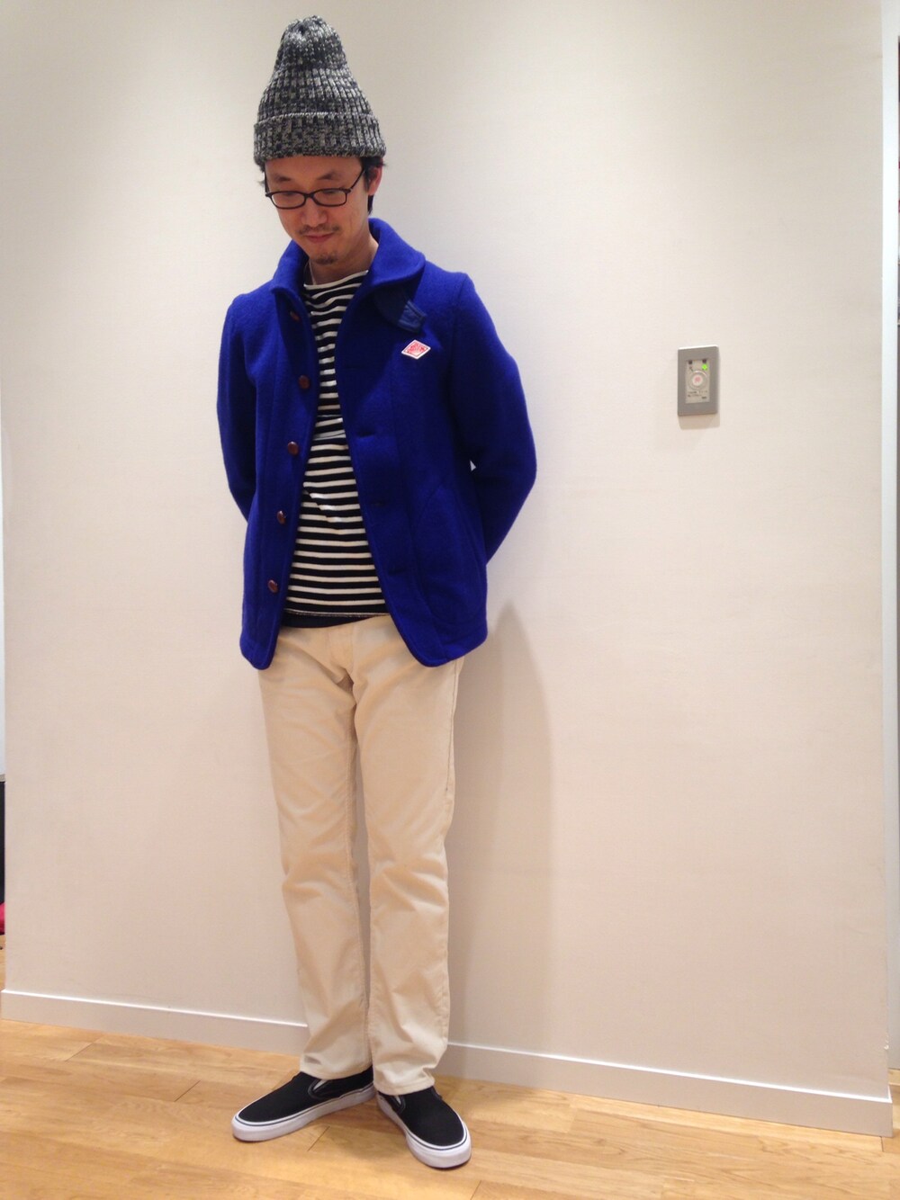 「DANTONの【DANTON(ダントン)】ウールモッサ　シングルジャケット（ピーコート、ブルー系）」を使った、こばやしさん（メンズ・177cm）の秋コーディネートの1枚目の写真