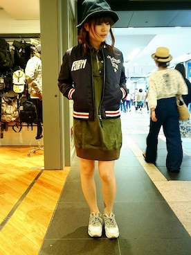 「ワンピース×スニーカー」｜「アイテム（ブルゾン）」を使った、Takematsuさん（レディース・156cm）の夏コーディネート