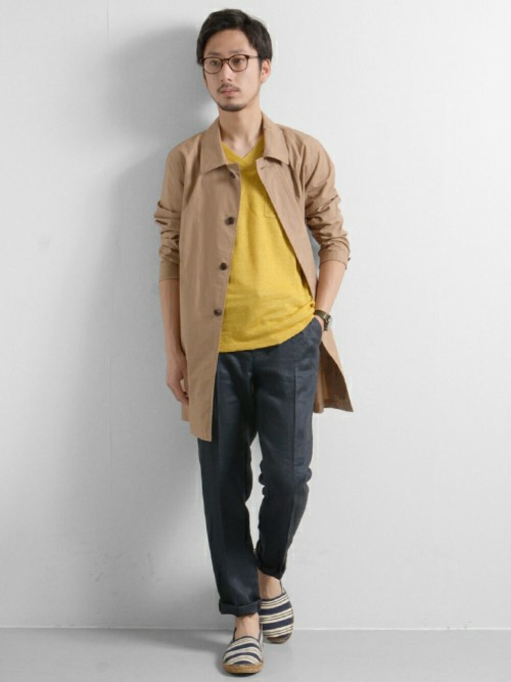 「ちょっとそこまで」｜「URBAN RESEARCHのUR フランダースV/N S/S KNIT TEE（Tシャツ/カットソー、イエロー系）」を使った、moriyamaさん（メンズ・172cm）の春コーディネートの1枚目の写真