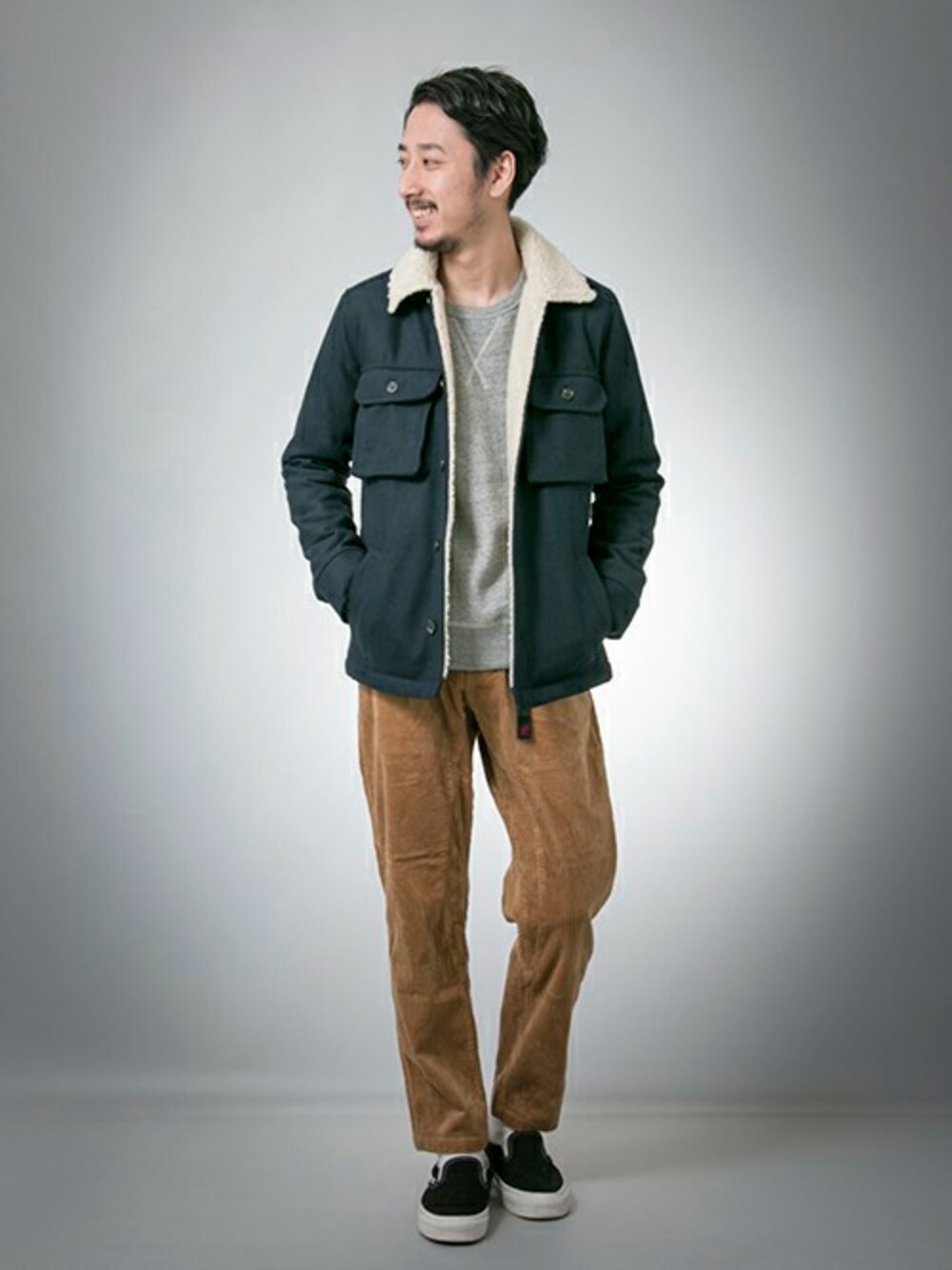 「スウェット、アーバンリサーチ、コーデュロイパンツ、キャメル、ボアジャケット、グラミチ、URBAN RESEARCH MENS」｜「URBAN RESEARCHのGramicci×URBAN RESEARCH iD　ストレッチコーデュロイナロークライミングパンツ（その他パンツ、ベージュ系）」を使った、moriyamaさん（メンズ・172cm）の冬コーディネートの1枚目の写真