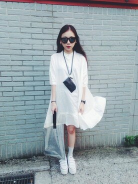 「Reborn.Cのアイテム（ワンピース、ホワイト系）」を使った、Chelsea Liu さん（レディース・163cm）の秋コーディネート