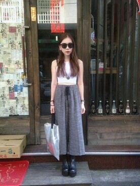 「Reborn.Cのアイテム（スラックス、グレー系）」を使った、Chelsea Liu さん（レディース・163cm）の秋コーディネート