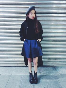 「ZARA（ザラ）のアイテム（スカート、ブルー系）」を使った、Chelsea Liu さん（レディース・163cm）の冬コーディネート