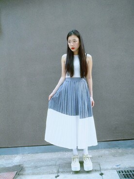 「Reborn.Cの針織短版背心（タンクトップ、ホワイト系）」を使った、Chelsea Liu さん（レディース・163cm）の春コーディネート
