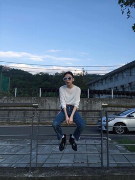 「️Reborn.Cのアイテム（Tシャツ/カットソー、ホワイト系）」を使った、Chelsea Liu さん（レディース・163cm）の秋コーディネート