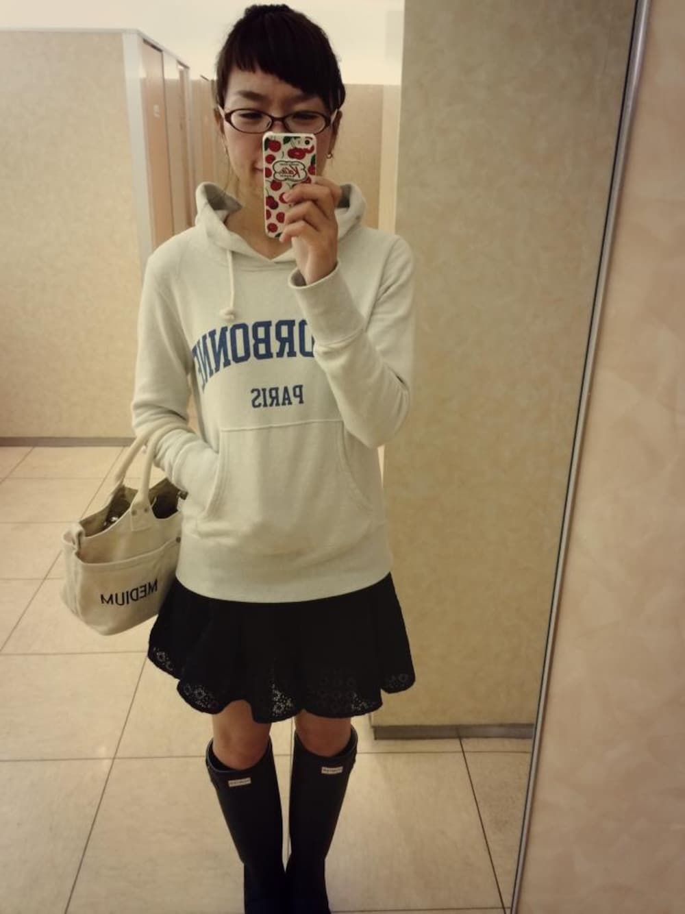 「レインシューズ、長ぐつコーデ、ハンター、梅雨、WEARBOOKエントリー」｜「MIRROR OF Shinzoneのスエットフーディ　ソルボンヌ（パーカー、グレー系）」を使った、みゆちゅうさん（レディース・164cm）の夏コーディネートの1枚目の写真